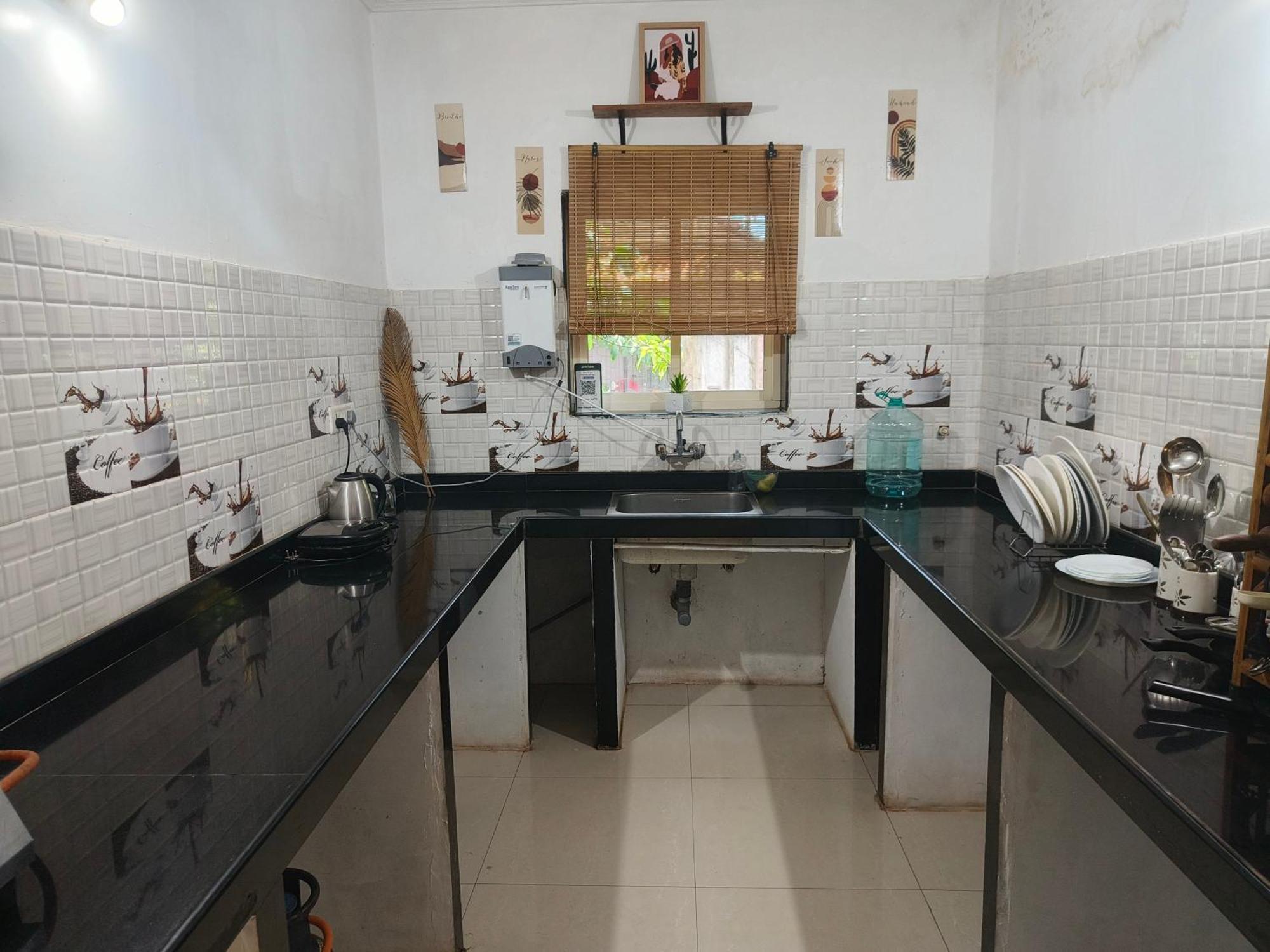 J-House, Spacious Apartments With Balconies, Thalassa 1Min Away Siolim Exterior photo